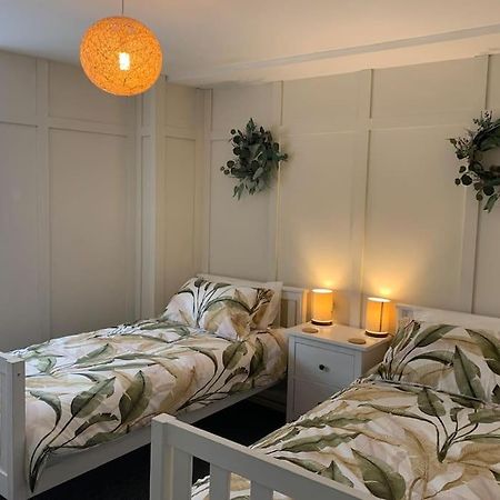 Gorgeous Seaside Getaway. Apartment Хейстингс Екстериор снимка